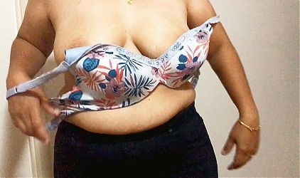 Beautiful Curvy Girl unhooks bra in style