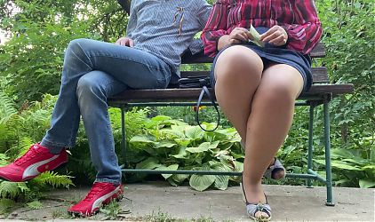 Hot MILF with a gorgeous ass inserts a pad outdoors while I watch